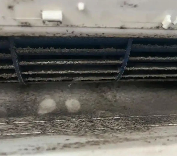 湛江空调吹的风有股烧焦味是怎么回事